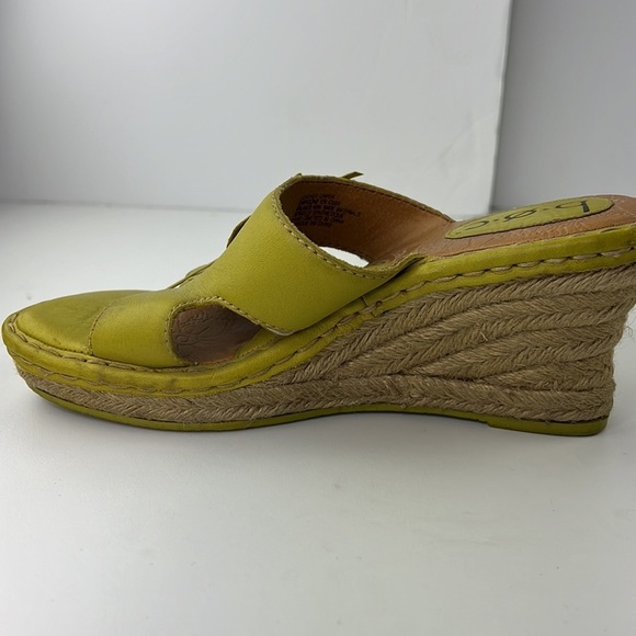 b.o.c. green leather weather wedges with appliques - Picture 4 of 10